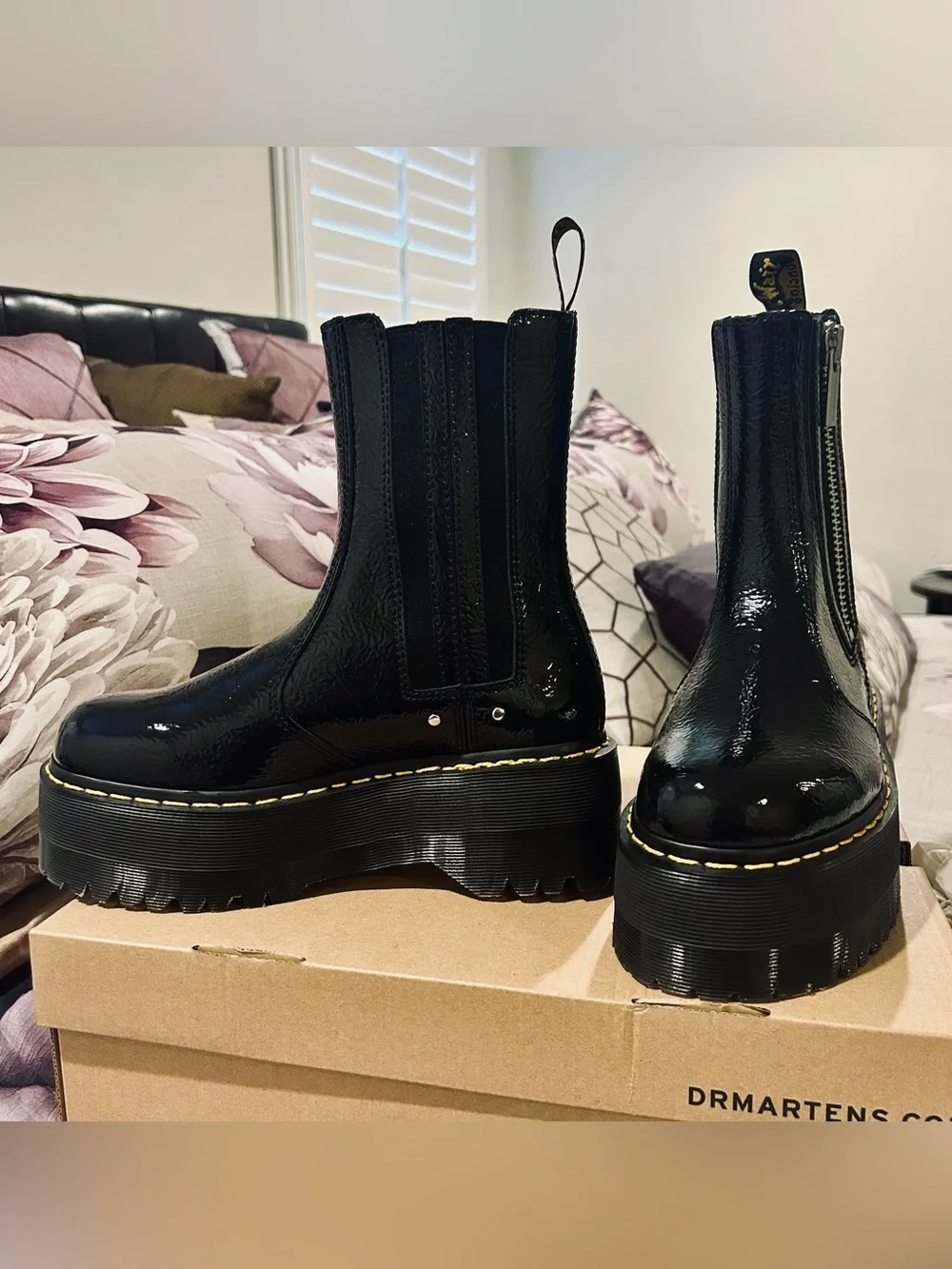DR. MARTENS 2976 MAX DISTRESSED PATENT CHELSEA PLATFORM BOOTS, SZ 8, NEW, $220.
